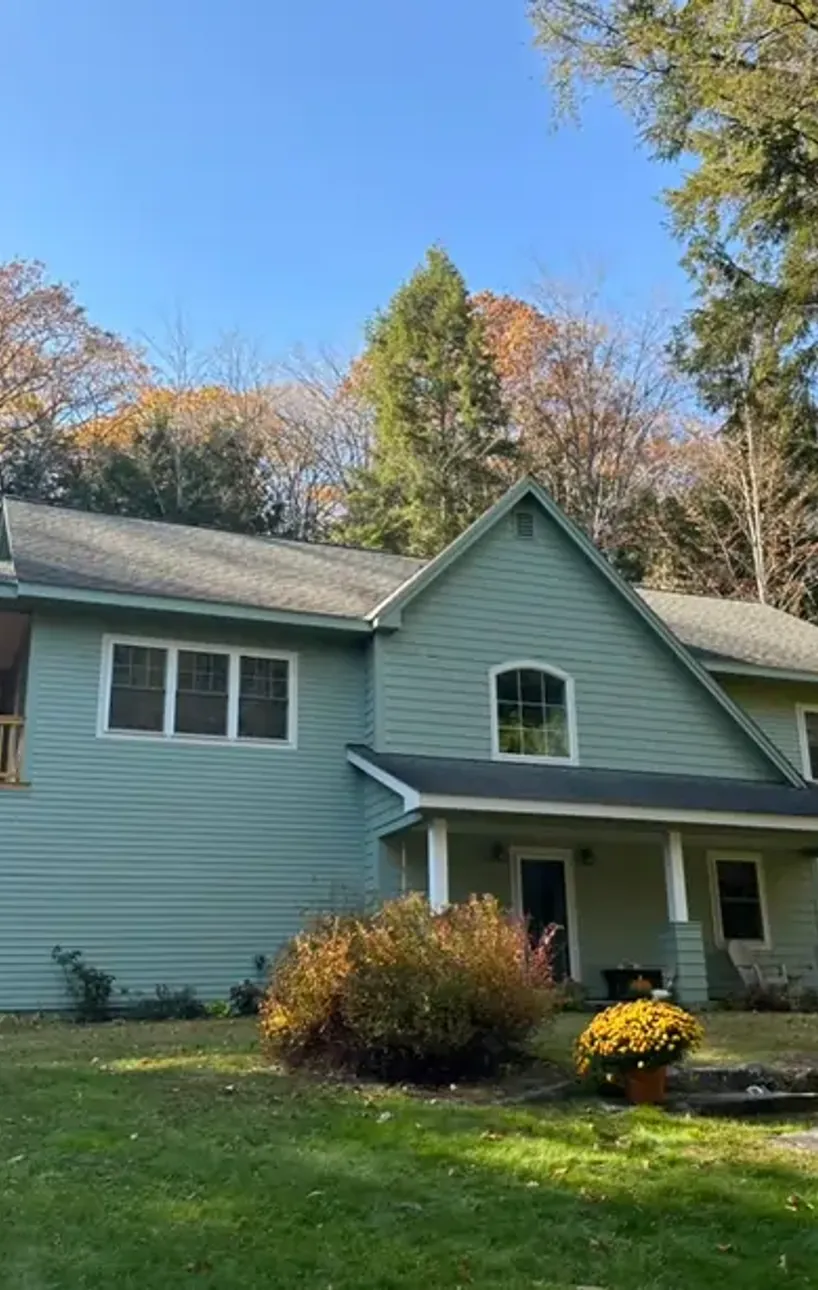 Professional house painters in southern Vermont - exterior painting project by Peak Painting
